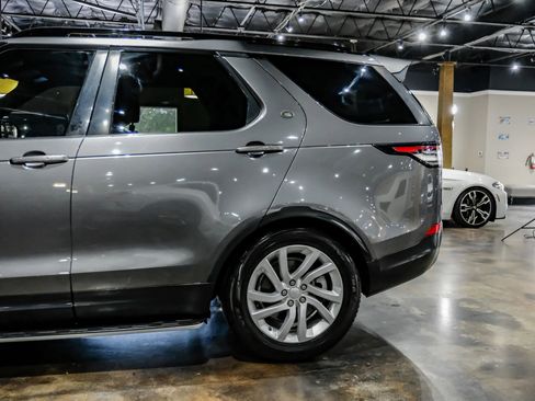 Used 2018 Land Rover Discovery SE AWD/4WD image 14