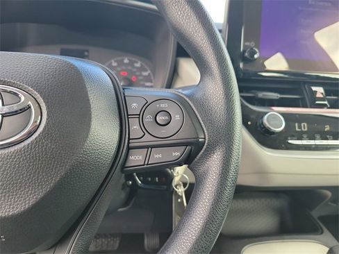 Used 2025 Toyota Corolla LE image 18