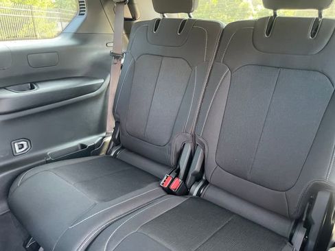 New 2025 Jeep Grand Cherokee L Laredo image 19