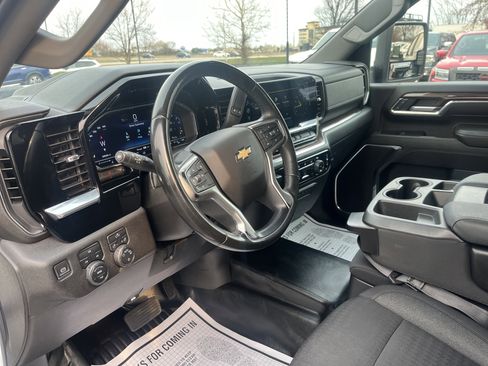 Used 2024 Chevrolet Silverado 3500 LT image 18