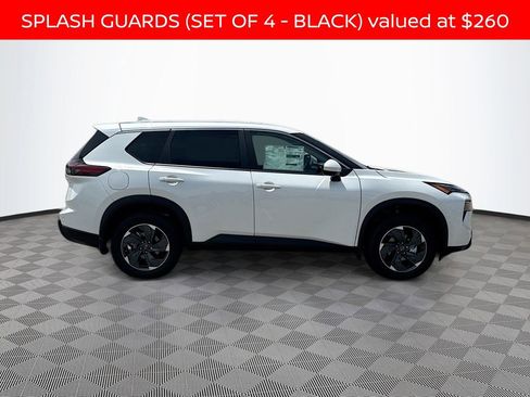 Used 2025 Nissan Rogue SV image 4