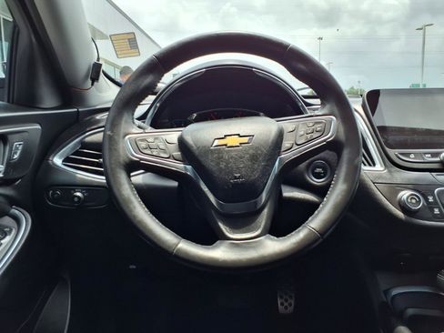 Used 2017 Chevrolet Malibu LT FWD image 13