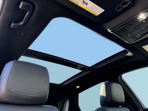 Used 2024 Cadillac XT5 Premium Luxury image 17