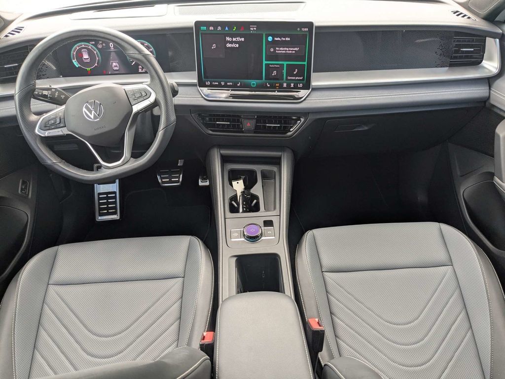 Certified 2025 Volkswagen Tiguan SE R-Line AWD/4WD image 21