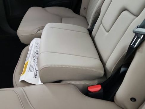 Certified 2026 Volvo XC90 B6 Plus w/ Protection Package Premier AWD/4WD image 32