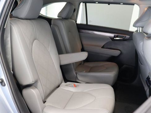 Used 2021 Toyota Highlander Platinum AWD/4WD image 25
