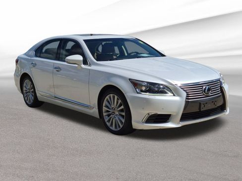 Used 2016 Lexus LS 460 AWD w/ Comfort Package image 4