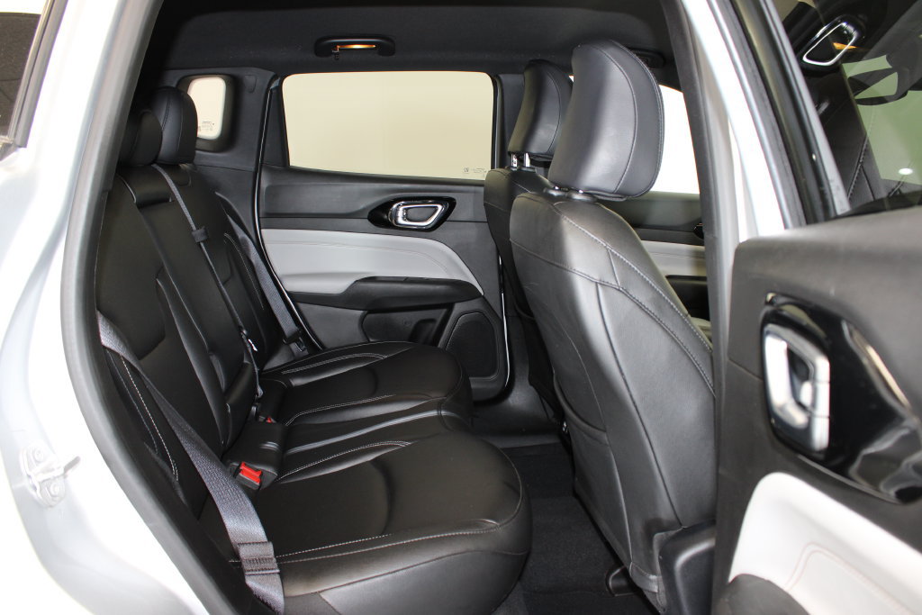 Used 2025 Jeep Compass Limited AWD/4WD image 6