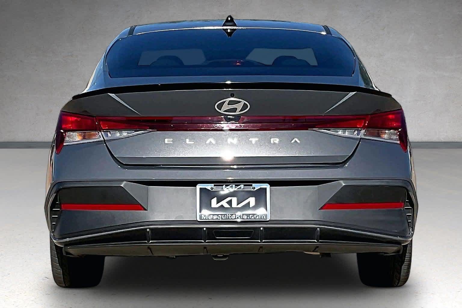 Used 2025 Hyundai Elantra Sport FWD image 5