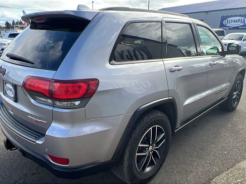 Used 2017 Jeep Grand Cherokee Trailhawk image 9