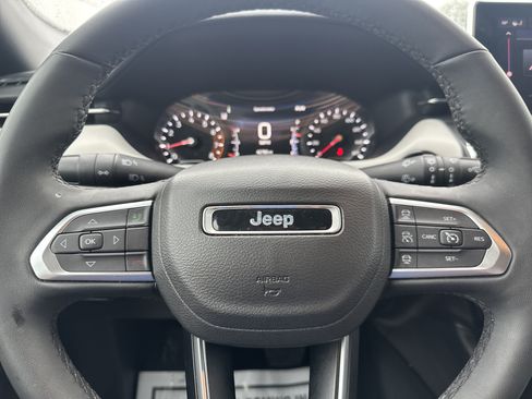 Used 2025 Jeep Compass Limited AWD/4WD image 12