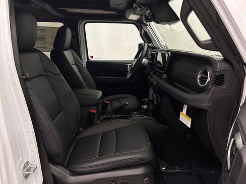 New 2026 Jeep Wrangler Unlimited Sahara AWD/4WD image 17