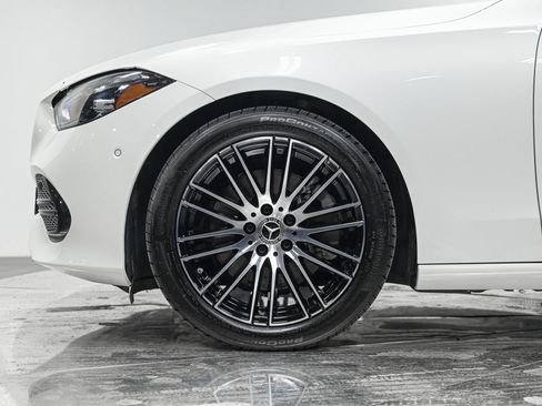 Used 2025 Mercedes-Benz C 300 4MATIC Sedan image 3