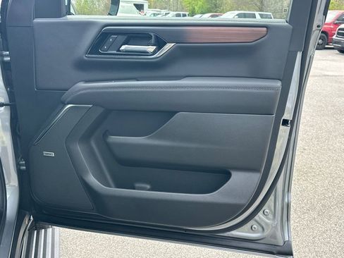 New 2026 GMC Yukon XL Denali w/ Denali Reserve Package image 15