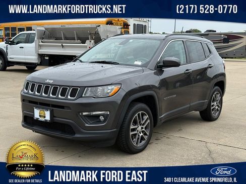 Used 2017 Jeep Compass Latitude w/ Popular Equipment Group AWD/4WD image 1