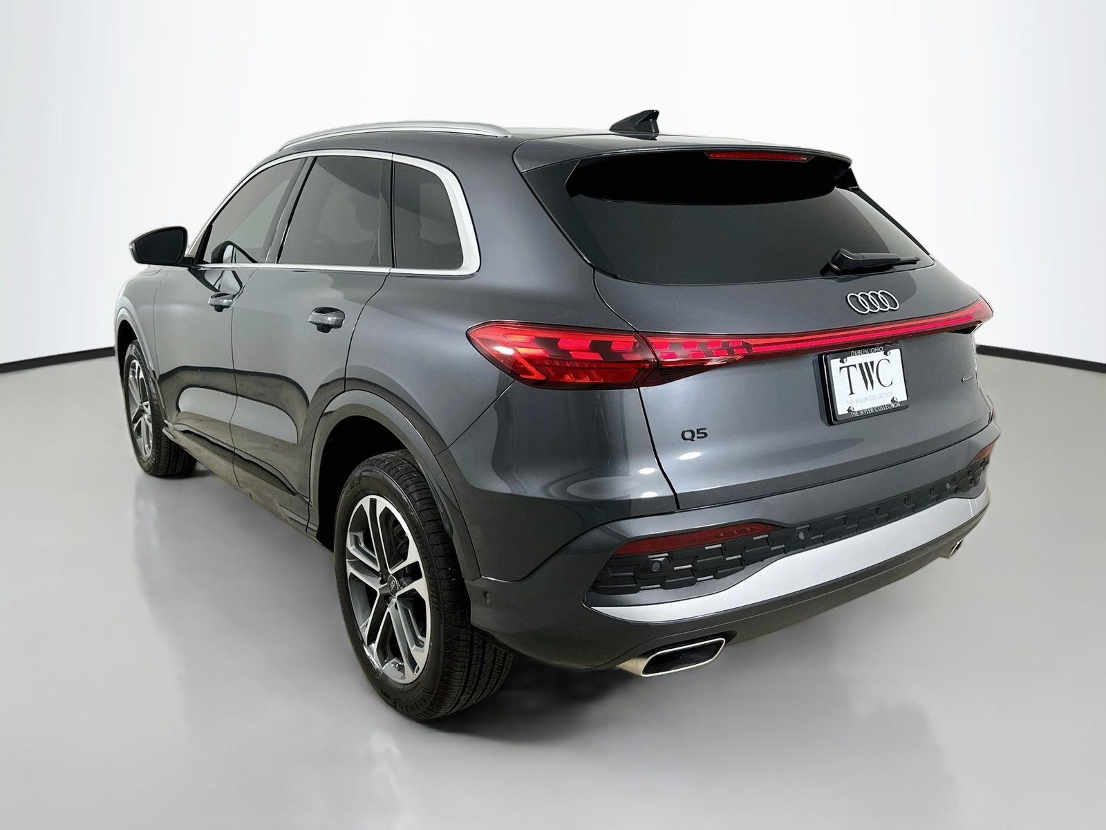 Used 2025 Audi Q5 Premium w/ Convenience Package AWD/4WD image 7
