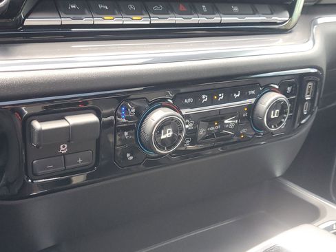 Used 2025 Chevrolet Silverado 1500 High Country w/ Technology Package image 27