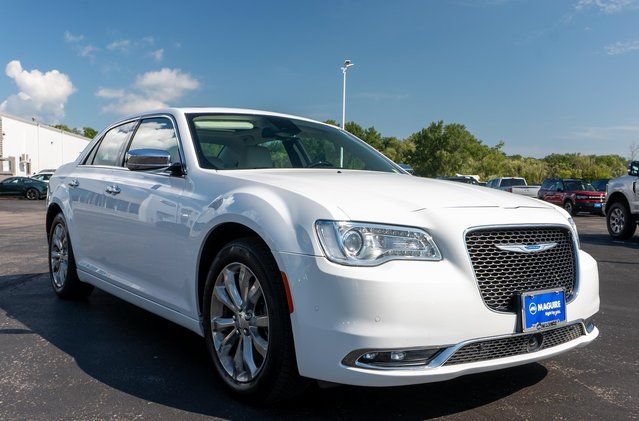 Used 2018 Chrysler 300 Limited w/ Safetytec Plus Group AWD/4WD image 4