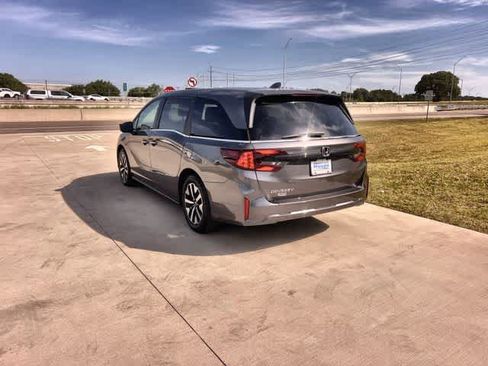 Used 2026 Honda Odyssey EX-L image 5