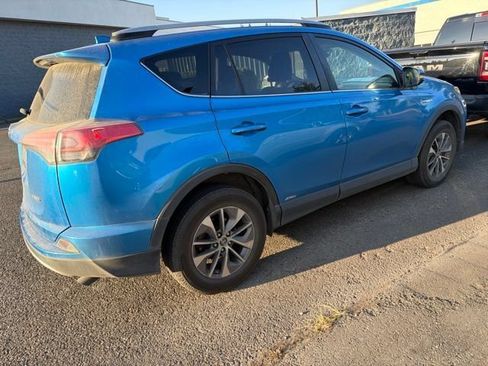 Used 2018 Toyota RAV4 LE AWD/4WD image 5