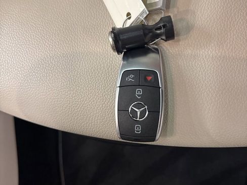 Certified 2022 Mercedes-Benz GLB 250 4MATIC image 30