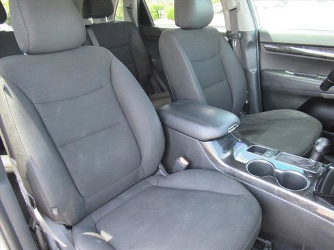 Used 2014 Kia Sorento LX image 9