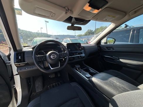 Used 2024 Nissan Pathfinder SV AWD/4WD image 6