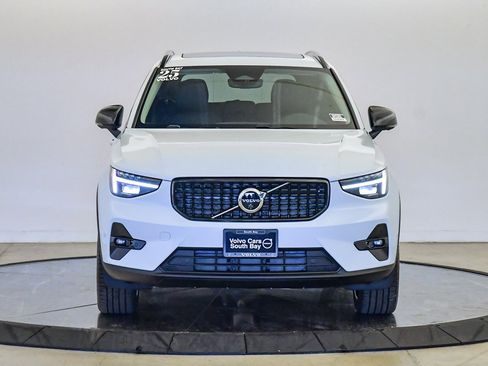 Certified 2025 Volvo XC40 B5 Plus w/ Climate Package image 7