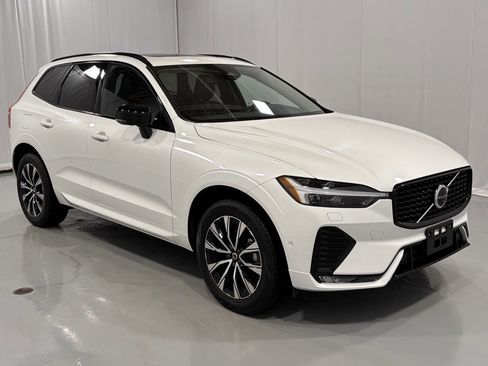 Certified 2025 Volvo XC60 B5 Plus image 4