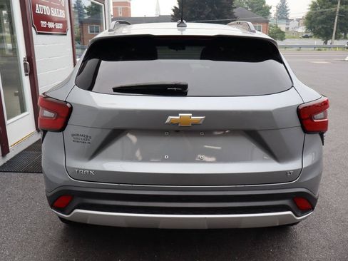 Used 2025 Chevrolet Trax LT w/ Driver Confidence Package FWD image 3