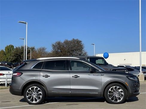 Used 2022 Lincoln Nautilus Reserve image 3