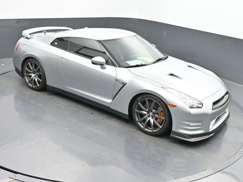 Used 2012 Nissan GT-R Premium image 36