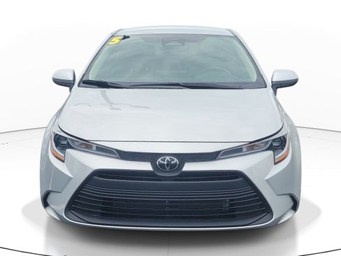 Certified 2025 Toyota Corolla LE FWD image 2