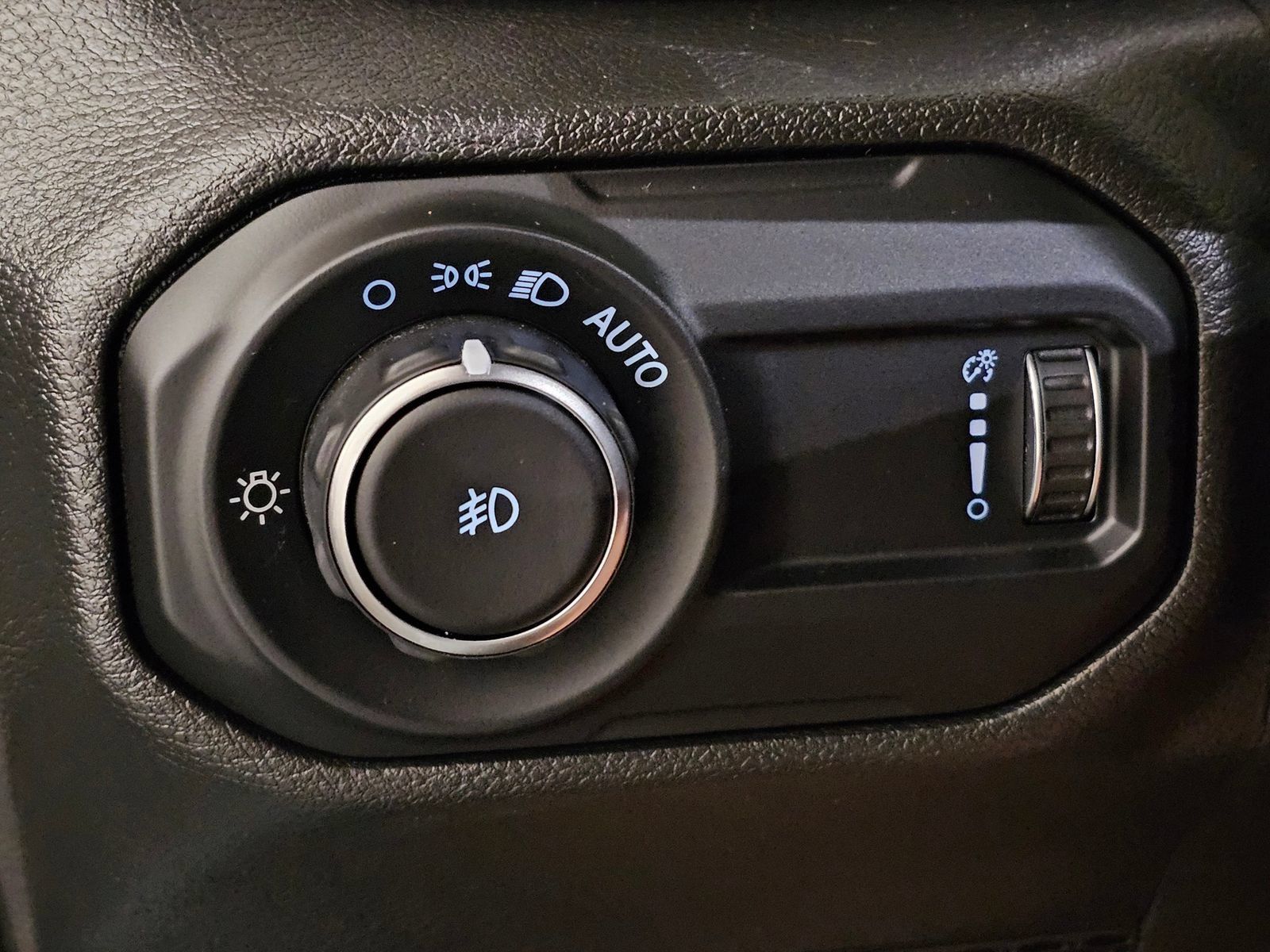 Used 2023 Jeep Wrangler Unlimited Sahara w/ Cold Weather Group AWD/4WD image 22