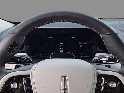 New 2025 Lincoln Aviator AWD w/ Equipment Group 101A image 31