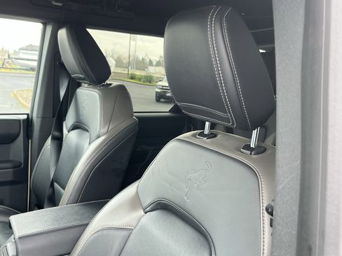 Used 2025 Ford Bronco Outer Banks image 13