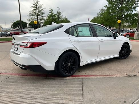 New 2026 Toyota Camry SE image 5