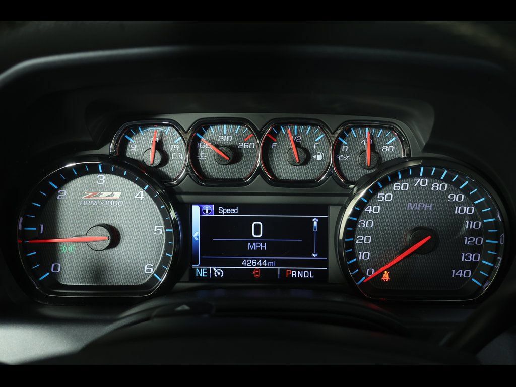 Used 2018 Chevrolet Silverado 1500 LT w/ Redline Edition AWD/4WD image 25