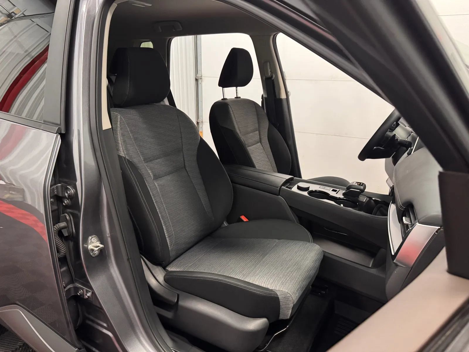 Used 2023 Nissan Rogue SV AWD/4WD image 42