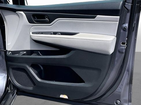 Used 2019 Honda Odyssey EX image 17