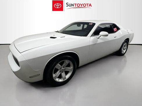 Used 2014 Dodge Challenger R/T image 9