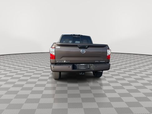 Used 2018 Nissan Titan SL w/ Chrome Package image 7