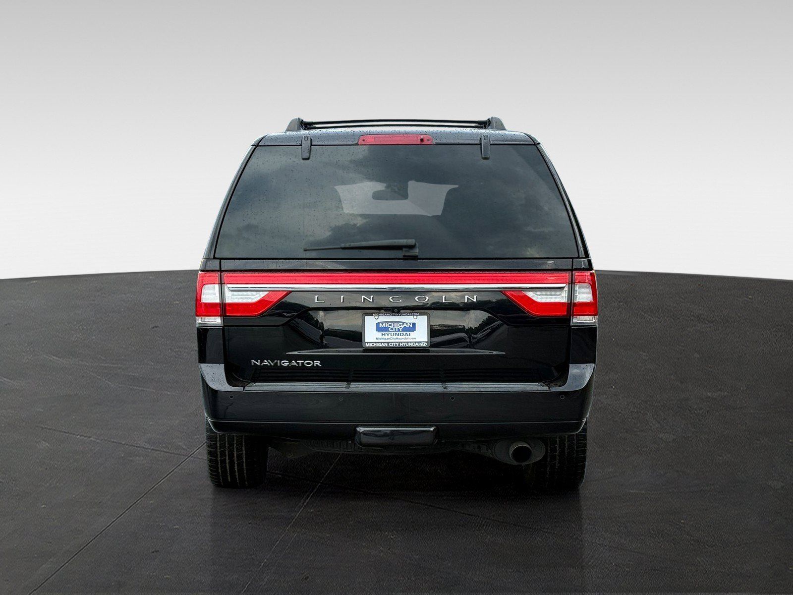 Used 2017 Lincoln Navigator Select AWD/4WD image 6