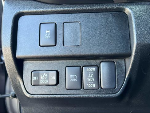 Used 2022 Toyota Tacoma TRD Off-Road w/ TRD Premium Off Road Package AWD/4WD image 31