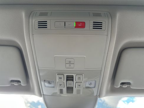 Certified 2025 Volkswagen Taos SEL w/ Black Wheel Plus Package image 18