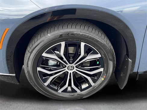 New 2026 Toyota Crown Signia image 9