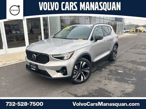 Certified 2025 Volvo XC40 B5 Plus AWD/4WD image 1