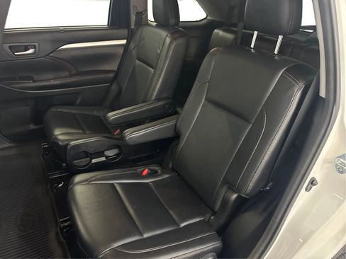 Used 2017 Toyota Highlander XLE AWD/4WD image 14