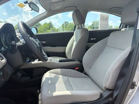 Used 2019 Honda HR-V LX image 16