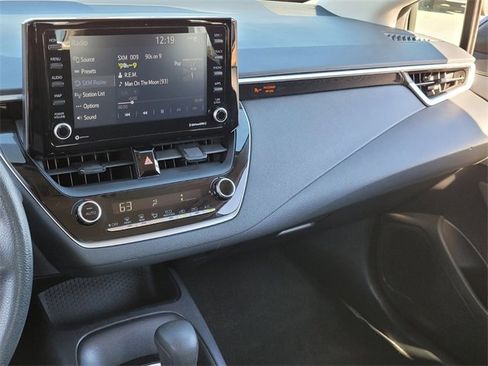 Used 2022 Toyota Corolla LE image 24